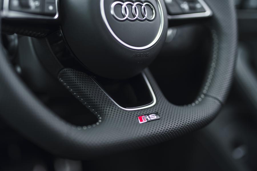 Детали интерьера Audi RS4 Avant (B9) 2020 года  (UK) (фото 18 из 99)